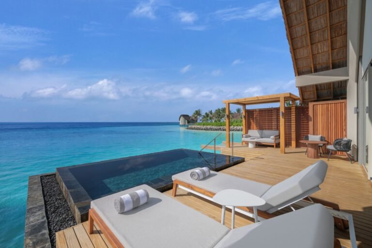 jw-mlejm-overwater-pool-deck-35692_Classic-Hor