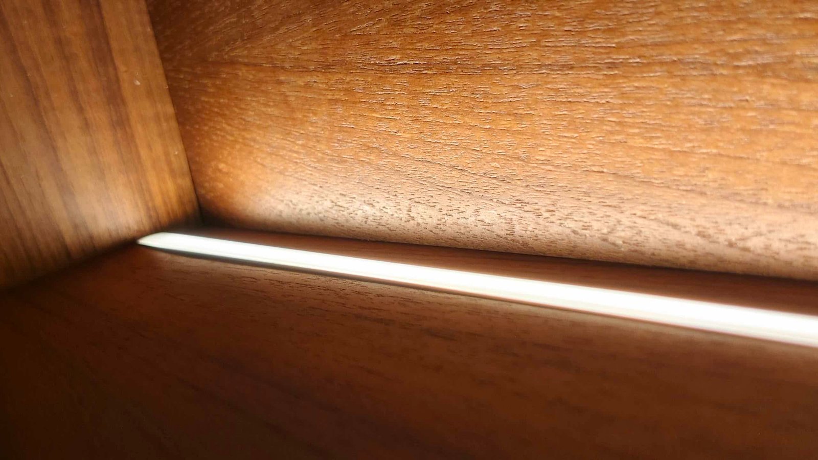 Smart DALI Bluetooth lighting control for custom hotel LED lighting